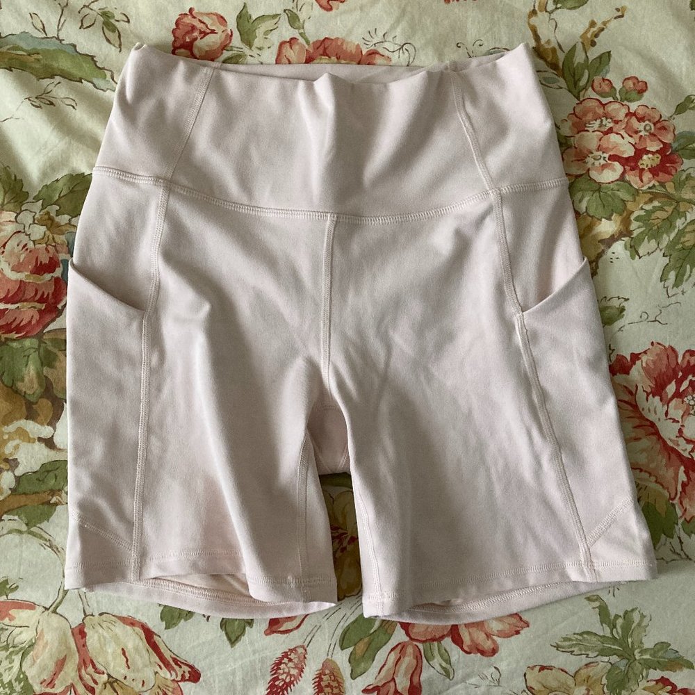 NWOT Fabletics Oasis 6" Shorts
